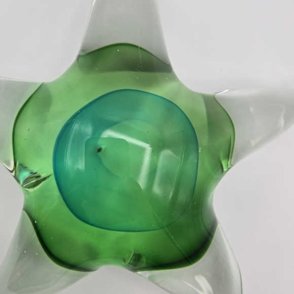Hand Blown Starfish Glass Paperweight Green Clear Thick Heavy 2.6lb - Picture 3 of 16